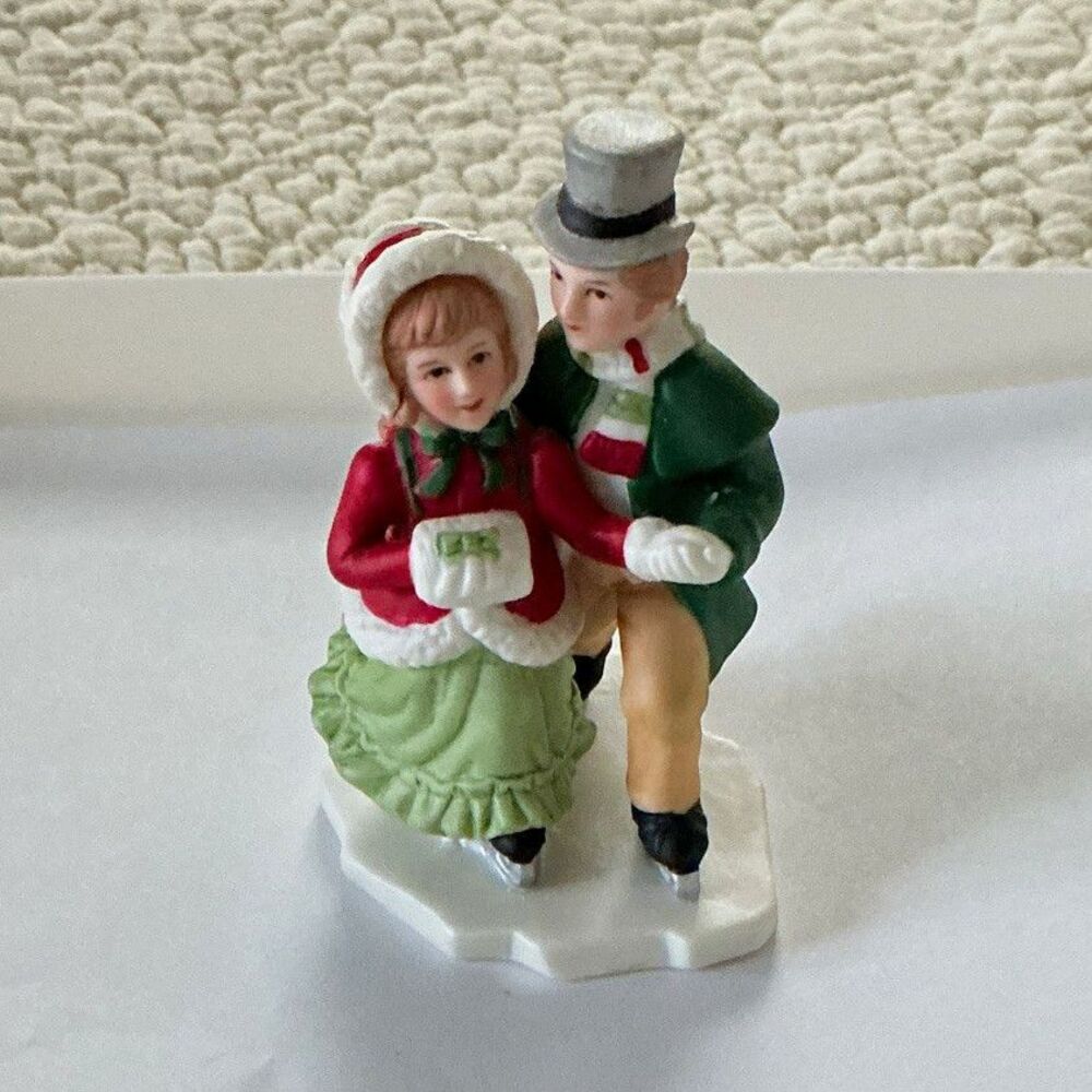 The Major and Mrs Ice Skating #06887 Lefton 1991 mini village figurine